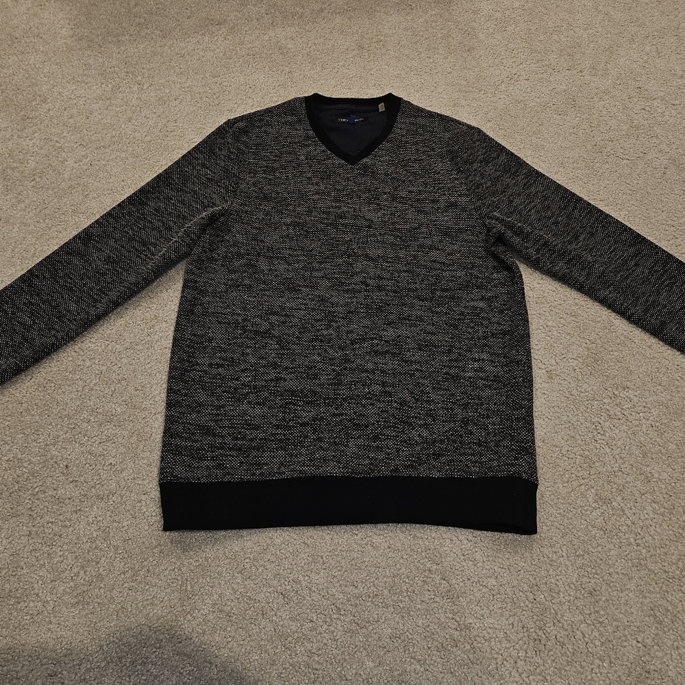 Vincent Camuto V-neck sweater, medium